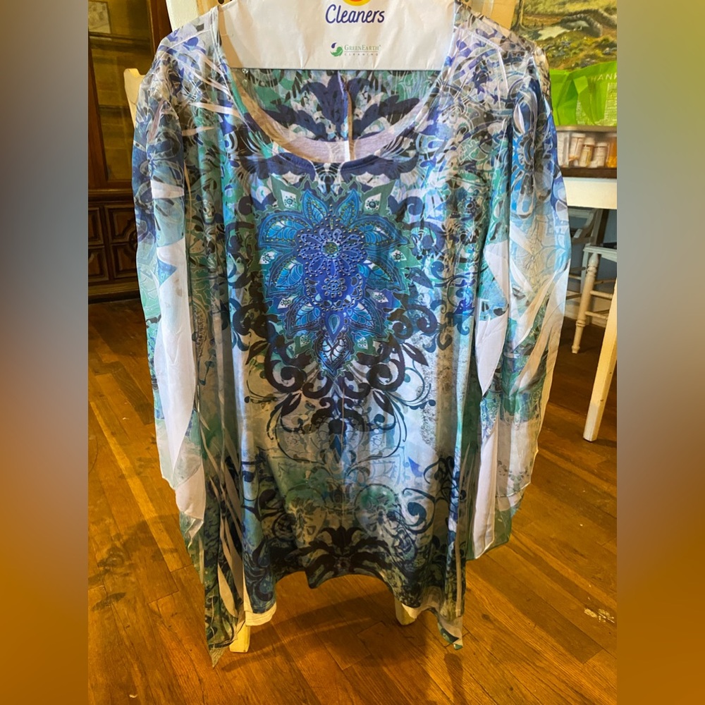 Absolutely beautiful woman’s top.